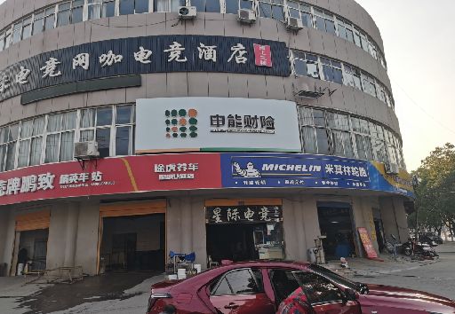 六盘水发光字招牌安装流程。