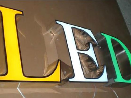 六盘水介绍LED招牌的基础知识。